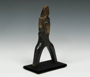 Baule potomo waka, or slingshot depicting multiple faces