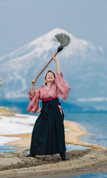 The idea of a calligraphy artist writing outdoors was unheard of before Seiran Chiba
