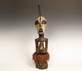 Standing power figure, carved and painted wood with raffia