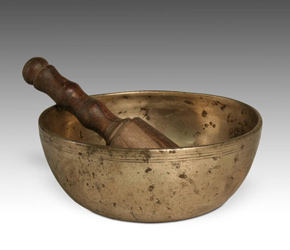 Hand hammered Panchaloha (five-metal) singing bowl with mallet from India