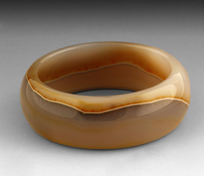 Chinese contemporary agate bangle