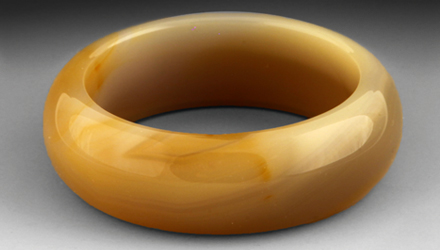 Chinese contemporary agate bangle