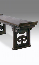 Winged altar table with imperial cloud design